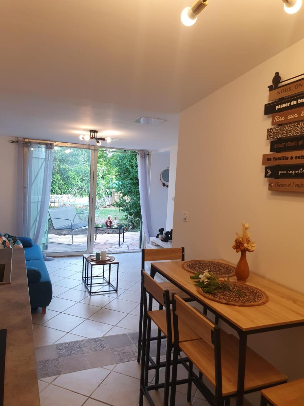 Location De Vacances T2 Non Loin D'Aix Et Marseille Pourrieres Luaran gambar